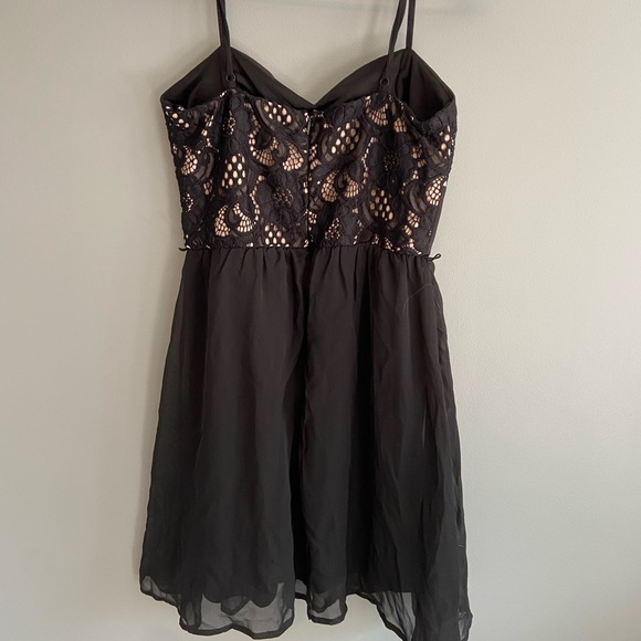 Flattering Formal Dress - Picture 2 of 3